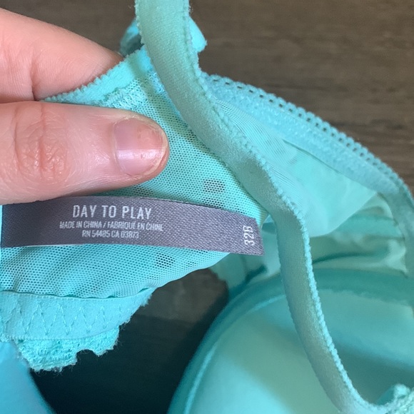 BUNDLE OF 3 bras - Picture 6 of 8